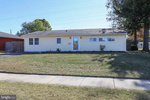 30 Emerald Ln, Levittown, PA 19054