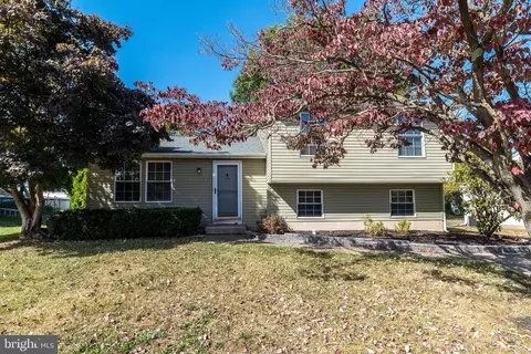 152 Independence Dr, Morrisville, PA 19067