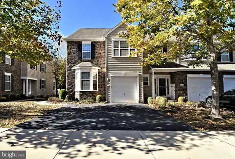 416 Oxford Ln, Chalfont, PA 18914