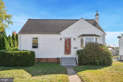986 Dixon Ave, Croydon, PA 19021
