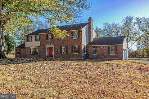 3 Cornwell Dr, New Hope, PA 18938