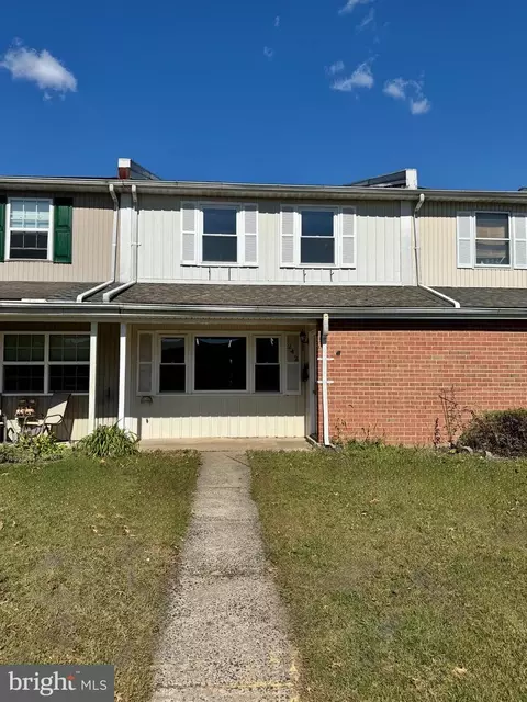 242 Daffodil Ct, Quakertown, PA 18951