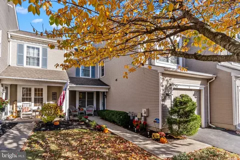 3 Sparrow Walk, Newtown, PA 18940