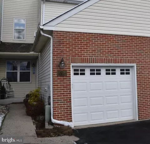 591 S Mount Vernon Cir, Bensalem, PA 19020