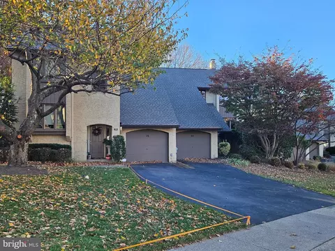 80 Golf Club Dr, Langhorne, PA 19047