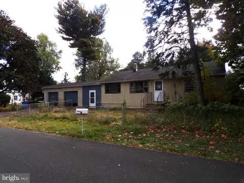 686 Center Ave, Bensalem, PA 19020
