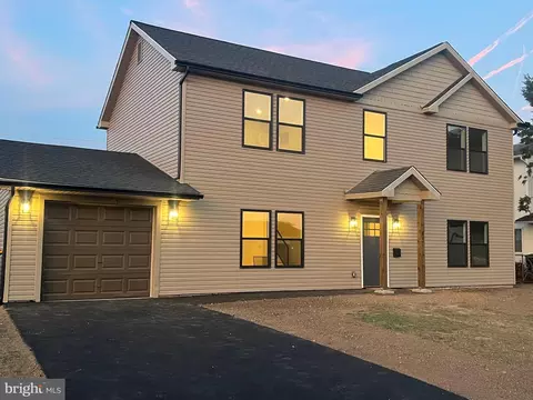 41 Silver Birch Ln, Levittown, PA 19055