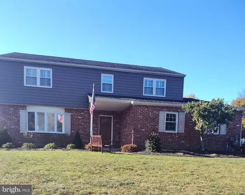 10 Maple Ln, New Britain, PA 18901
