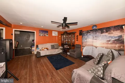 53 Ruby Ln, Levittown, PA 19055 photo 6