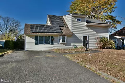 53 Ruby Ln, Levittown, PA 19055 photo 2