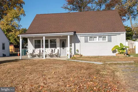 811 Winder Dr, Bristol, PA 19007