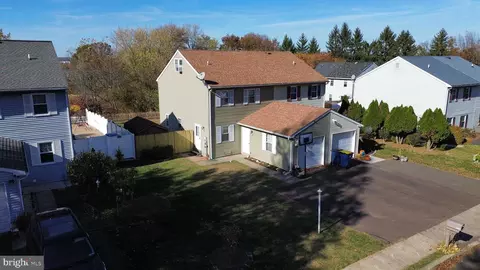 406 Edgewood Dr, Telford, PA 18969
