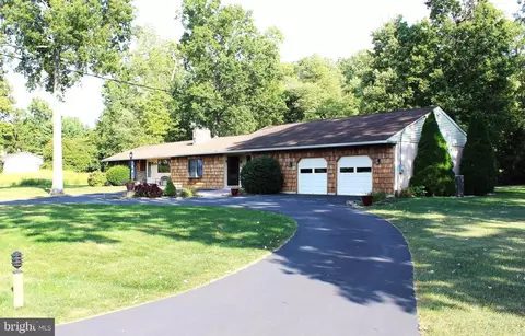 5 Woodside Dr, Perkasie, PA 18944