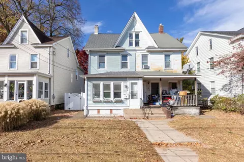 52 Delaware Ave, Morrisville, PA 19067