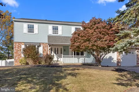 690 Woodlyn Dr, Feasterville Trevose, PA 19053