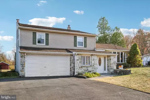 221 S Marmic Dr, Holland, PA 18966