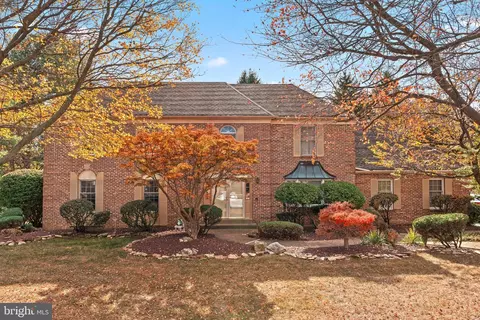 17 Gaelic Ct, Holland, PA 18966