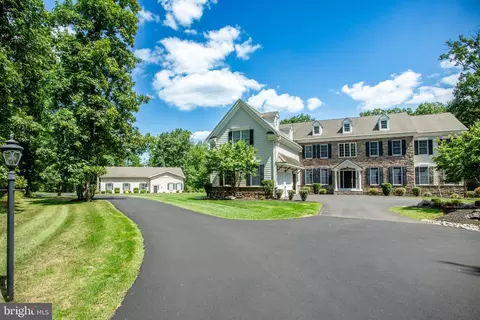 138 Rue St Michel, Line Lexington, PA 18932