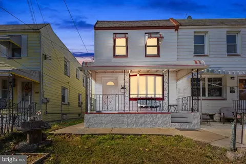 812 Pine St, Bristol, PA 19007