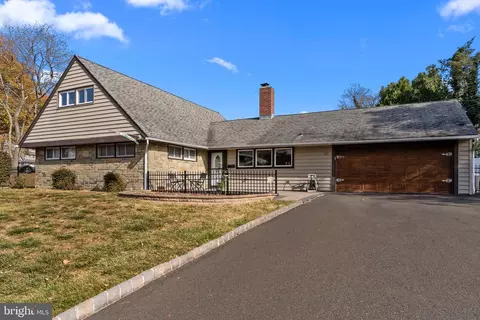 63 Roving Rd, Levittown, PA 19056