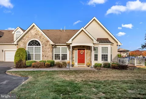 36 Villa Dr #192, Warminster, PA 18974