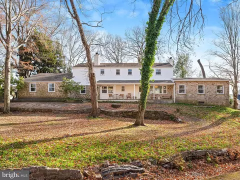 574 Green Valley Rd, Langhorne, PA 19047