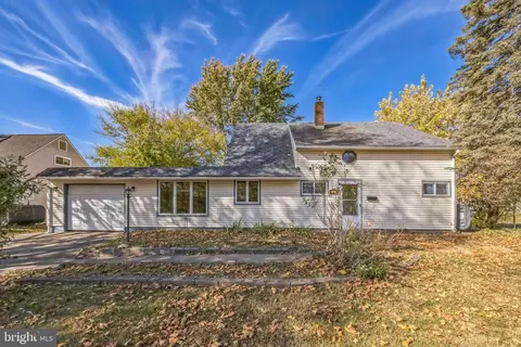 251 Holly Dr, Levittown, PA 19055