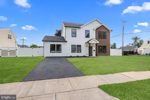 6 Everturn Ln, Levittown, PA 19054