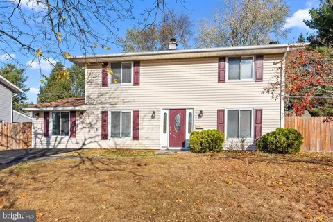 87 Terrace Rd, Levittown, PA 19056