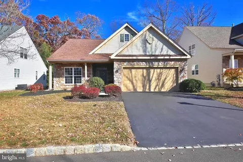 615 N Settlers Cir, Warrington, PA 18976