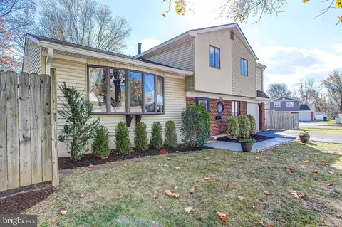 1003 Oakwood Dr, Warminster, PA 18974