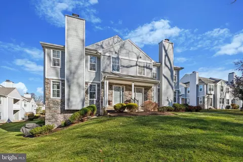 411 Mews Dr, Sellersville, PA 18960