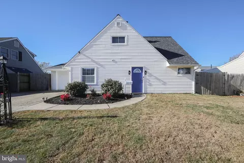 15 Nearwood Ln, Levittown, PA 19054