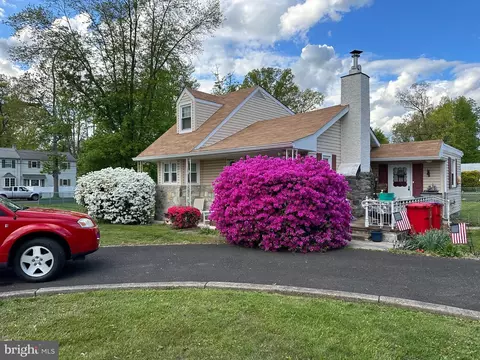 395 Hawthorne St, Warminster, PA 18974