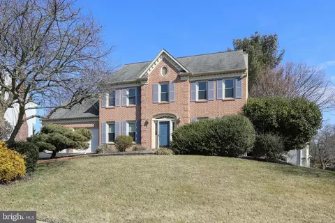 6 Buttercup Ln, Newtown, PA 18940