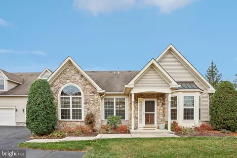 53 Villa Dr, Warminster, PA 18974