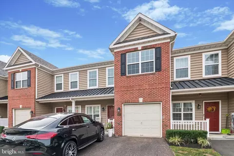 16707 River View Cir, Bristol, PA 19007