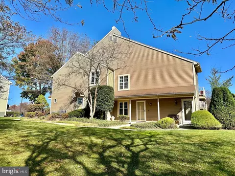 207 Society Pl, Newtown, PA 18940