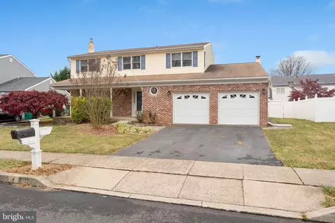 23 Hedgerow Dr, Fairless Hills, PA 19030