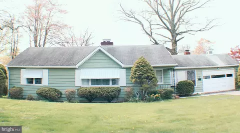 27 Fairway Dr, Yardley, PA 19067