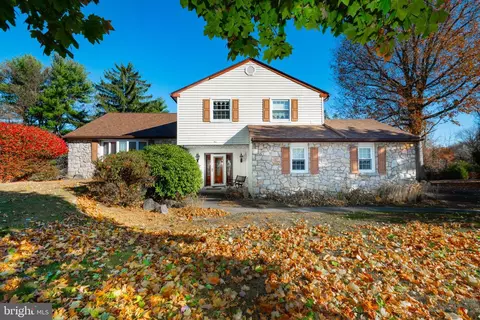 1 Granary Ct, Southampton, PA 18966