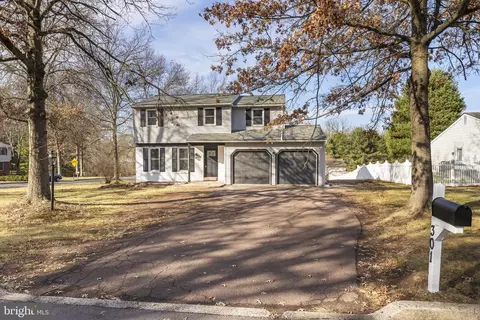 301 Thistle Ln, Perkasie, PA 18944