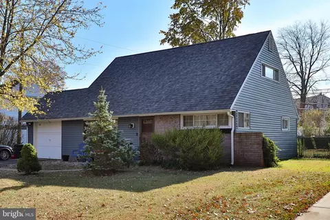 184 Vermillion Dr, Levittown, PA 19054