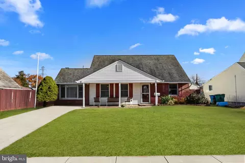 80 Jewel Ln, Levittown, PA 19055