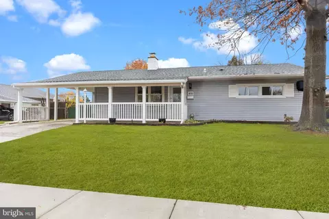 410 Pinewood Dr #S, Levittown, PA 19054