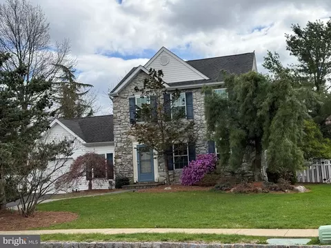 6013 Split Log Dr, Pipersville, PA 18947
