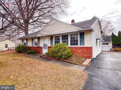 2847 Clifton Dr, Bensalem, PA 19020