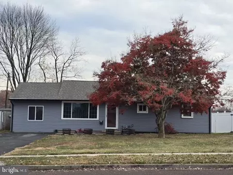 818 Trenton Rd, Fairless Hills, PA 19030