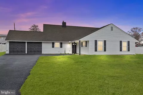 87 Forsythia Dr #E, Levittown, PA 19058
