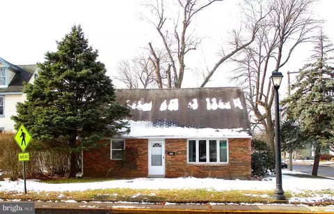 204 S Pine St, Langhorne, PA 19047